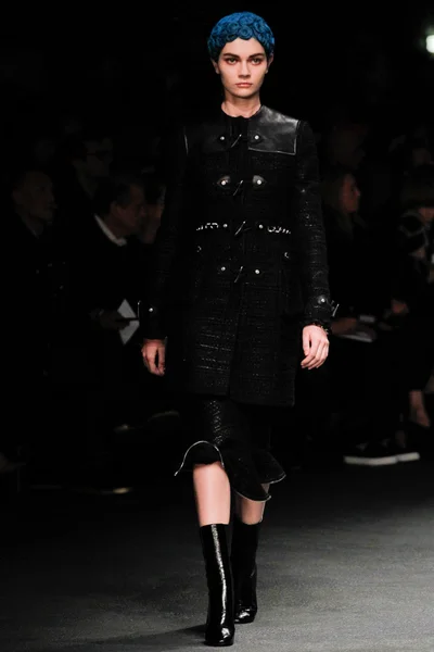 Look 32